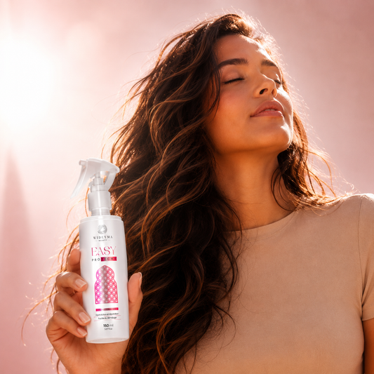 Spray thermoprotecteur cheveux Wideyma Easy Protech+ soin sans rinçage, protégeant les cheveux de la chaleur du sèche-cheveux, du lisseur, du brushing et du soleil tout en hydratant, réparant, disciplinant les frisottis et gainant la fibre capillaire pour des cheveux lisses, ondulés ou bouclés.